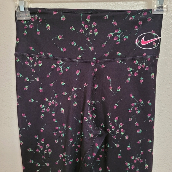 NIKE Women's Dri-FIT One Luxe Black Roses Size XS Full Length Leggings - Picture 4 of 8